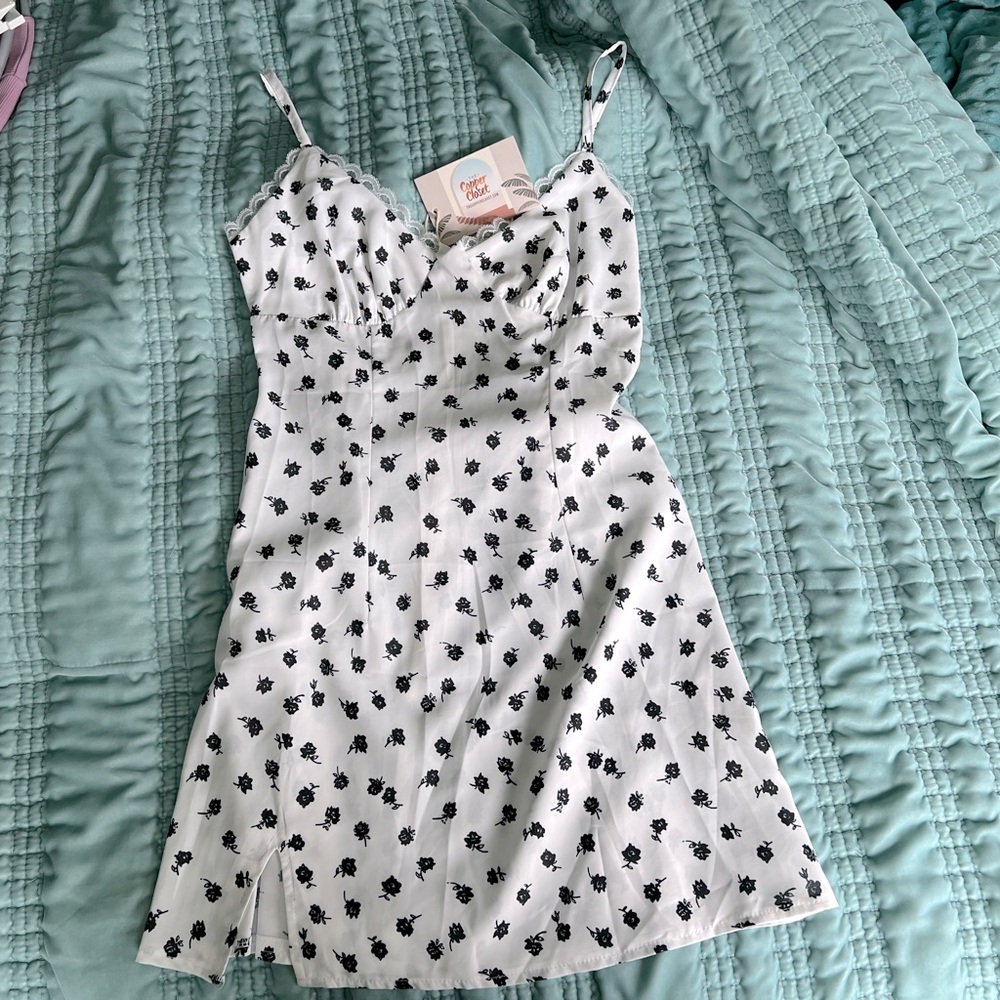 NWT Copper Closet white and black flower lace mini dress